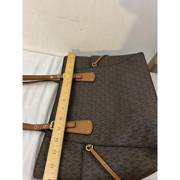 MK shoulder Michael Kors Voyager Signature Logo shoulder bag 16"x11" - Picture 11 of 11